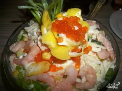 Новогодний салат с морепродуктами