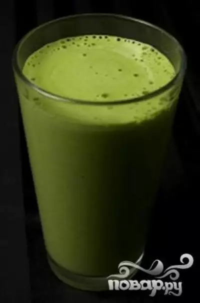 Зеленый витаминный напиток с кокосом