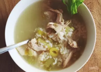 Суп с курицей, рисом и луком-порей