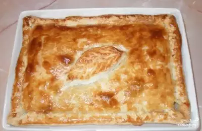 Пирог с мясом из слоеного дрожжевого теста фото
