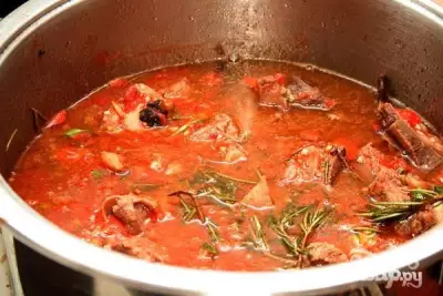 Мясо по-итальянски в томатном соусе