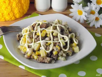 Салат с кириешками и кукурузой фото