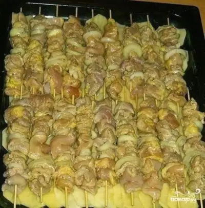 Куриный шашлык с картошкой в духовке