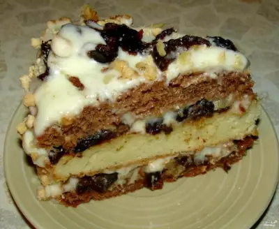 Бисквитный торт с черносливом