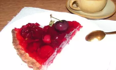 Пирог с ягодным желе