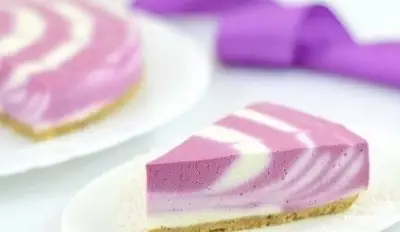Двухцветный творожный торт (без выпечки)