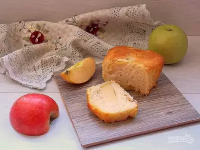 Кекс с яблоками на сыворотке