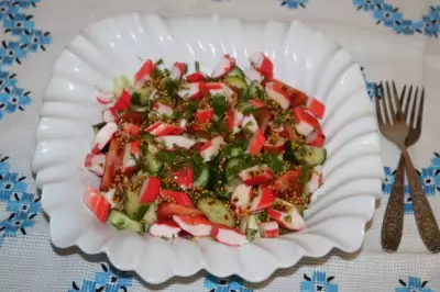 Крабовый салат с салатом айсберг