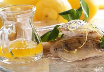 Филе белой рыбы в лимонно-масляном соусе