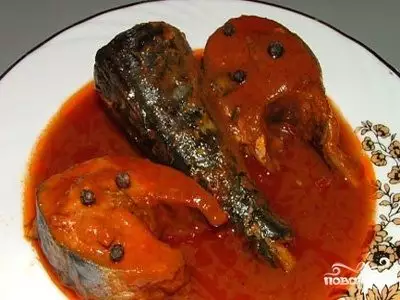 Жареная рыба в томатном соусе