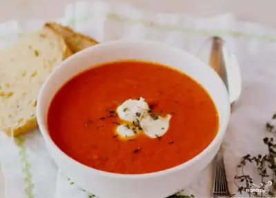 Томатный крем-суп с моцареллой