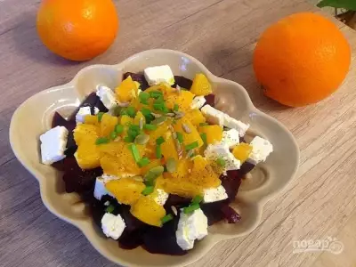 Салат со свеклой, брынзой и апельсином