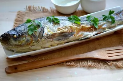 Рыба, запеченная под соусом в духовке