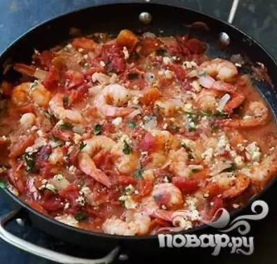 Запеченные креветки в томатном соусе