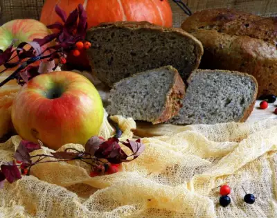 Хлеб с гречневой мукой и семенами