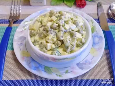 Салат с огурцами и сыром