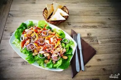 Овощной салат с филе сельди фото
