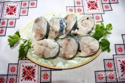 Маринованная скумбрия в банке