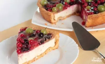 Пирог с ягодами и желе