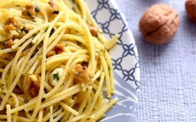 Спагетти с орехами