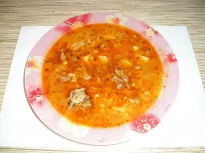 Суп из говядины с томатной пастой