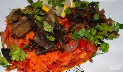 Вегетарианский салат с грибами фото