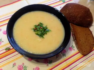 Фасолевый суп с приправой из петрушки