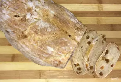 Хлеб с изюмом на закваске