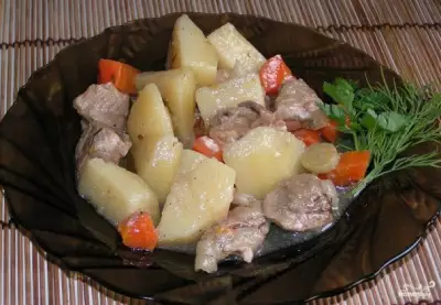 Картофель, тушенный с мясом в мультиварке фото