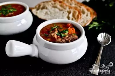 Суп с ячменем говядиной и помидорами