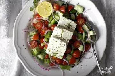 Греческий салат с соевым соусом фото