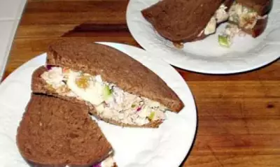 Изысканный бутерброд с тунцом