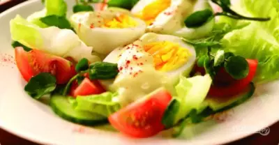 Салат с вареными яйцами