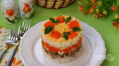 Салат с сайрой и рисом