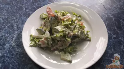 Салат с овощами и сыром фета