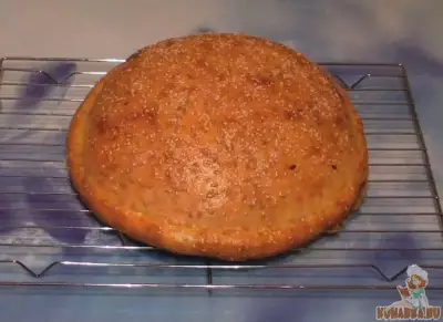 Творожный пирог с капустой и сыром