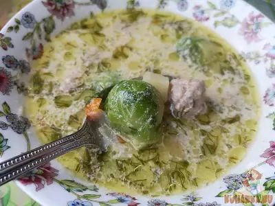 Суп с фрикадельками и брюссельской капустой