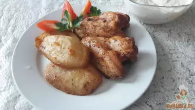 Крылышки с картошкой в духовке
