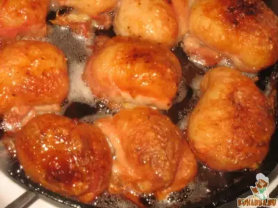 Запеченные куриные шкурки начиненные курятиной с вермишелью