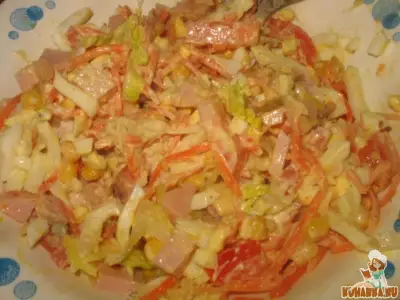 Салат овощной с корейской морковью, яйцами, ветчиной и кукурузой