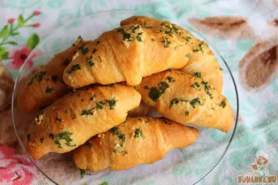 Чесночные круасаны (Garlic Butter Cheesy Crescent Rolls)