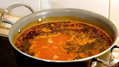 Простой и быстрый рецепт томатного супчика с итальянским колоритом