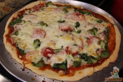 Пицца с брокколи и шпинатом