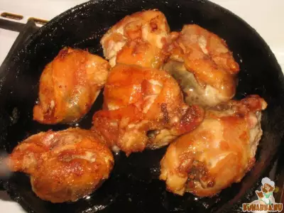 Жареные шкурки с куриных грудок начиненные гречкой с грибами