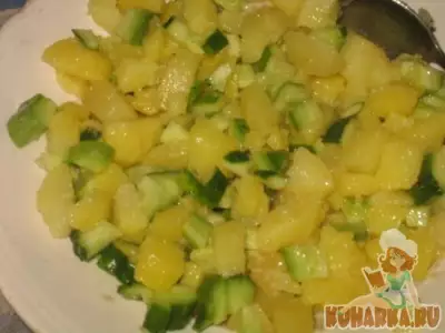 Салат картофельный с огурцом и чесноком