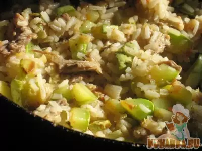 Закуска из риса с жареными овощами и отварным мясом (любой колбасой)