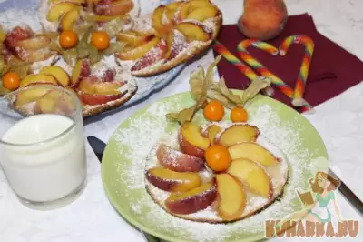 Тарталетки со свежими персиками