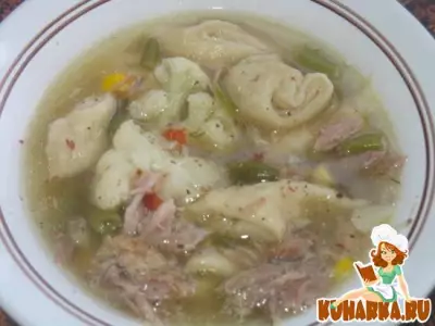 Суп с телятиной, замороженными овощами и клецками с укропом и маслом