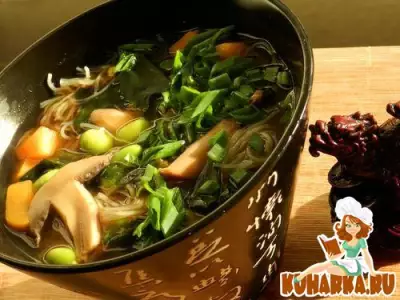 Японский суп мисо с тыквой и рисовой вермишелью