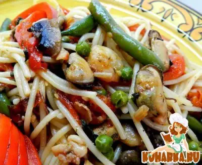 Спагетти с морепродуктами и овощами